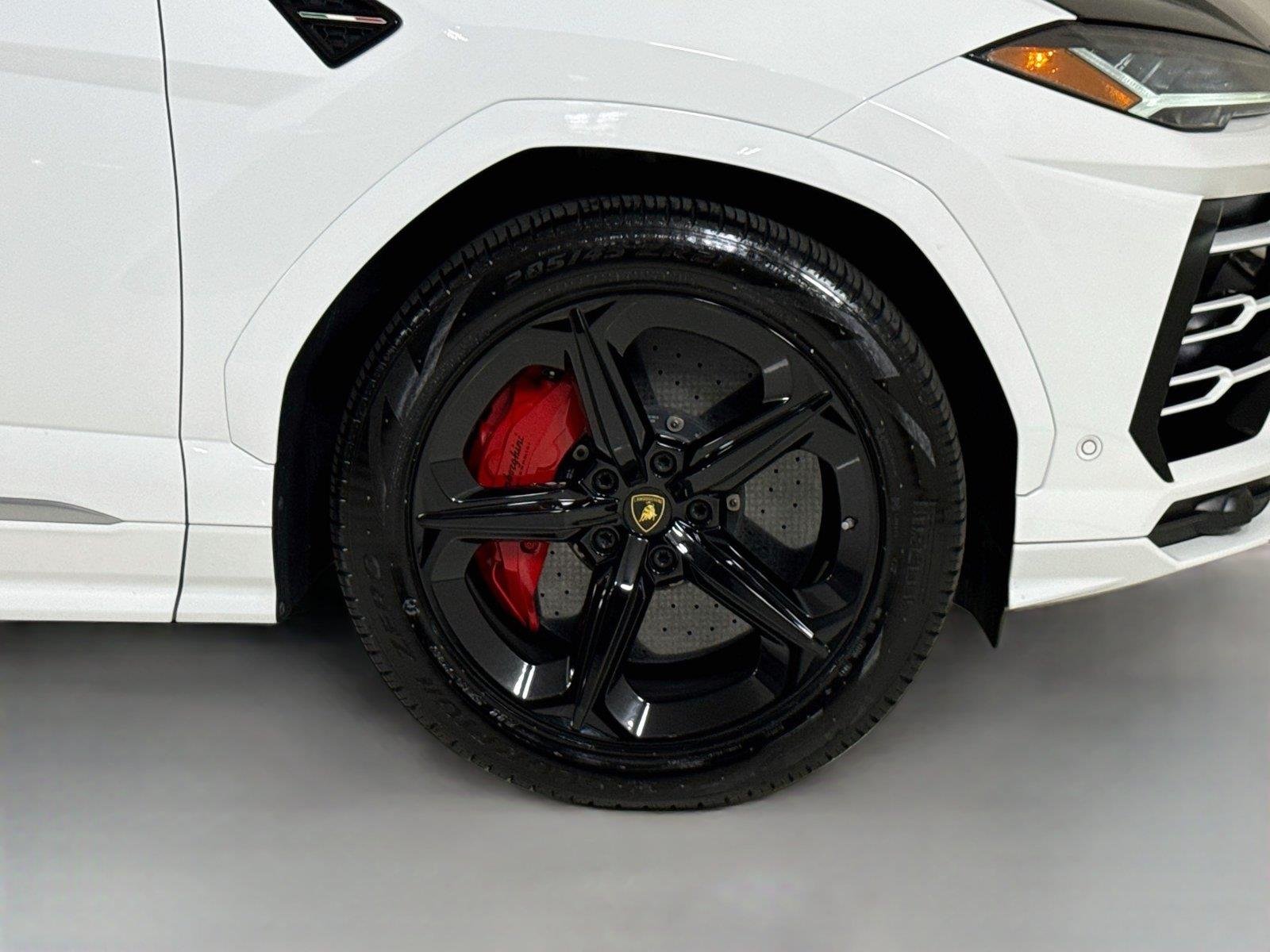 Used 2020 Bianco Icarus Metallic Lamborghini Carbon Bonnett | Custom Exhaust | Only 10K Miles image 40