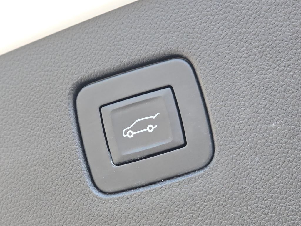 Used 2024 White Buick Avenir image 15