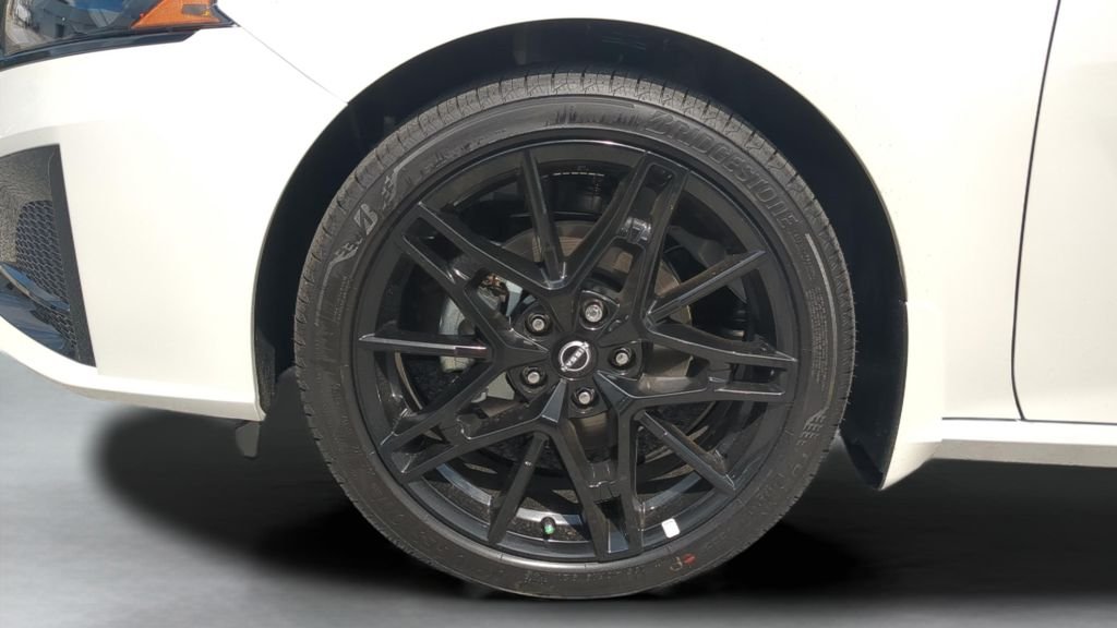 New 2026 Pearl White TriCoat / Super Black Two-tone Nissan SR Midnight Edition® image 25