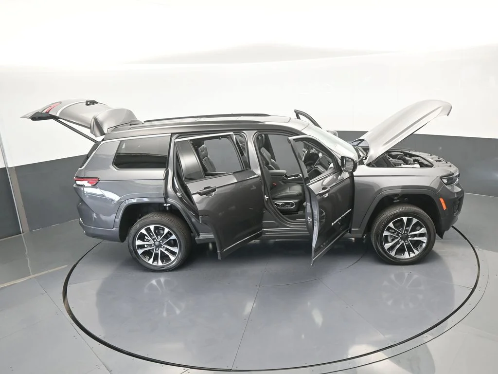 Used 2024 Baltic Gray Metallic Clearcoat Jeep Overland image 74