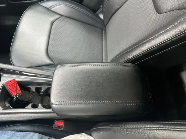 Used 2024 White Jeep Latitude image 22