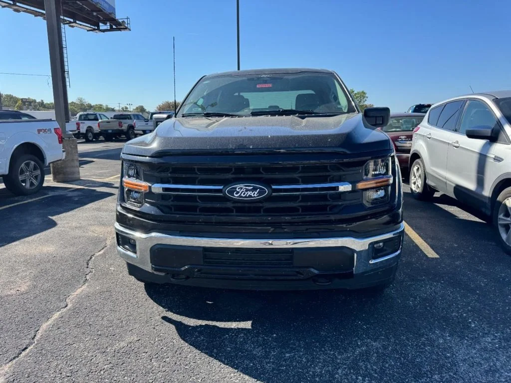 Used 2025 Agate Black Metallic Ford XLT image 5