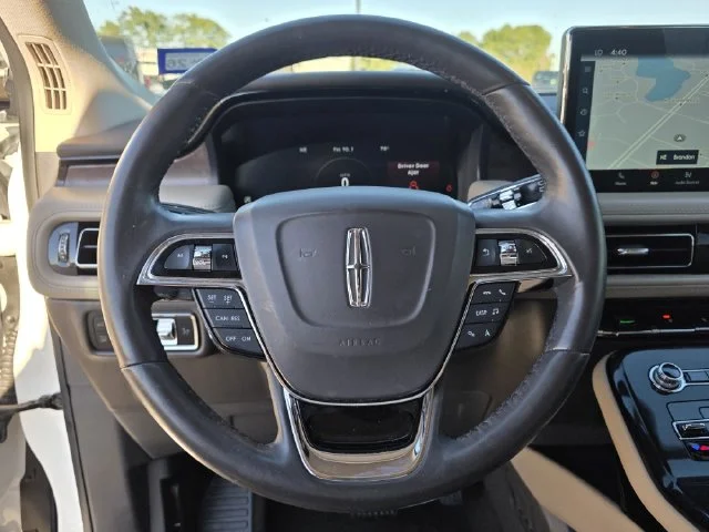 Used 2023 White Metallic Lincoln Reserve image 10