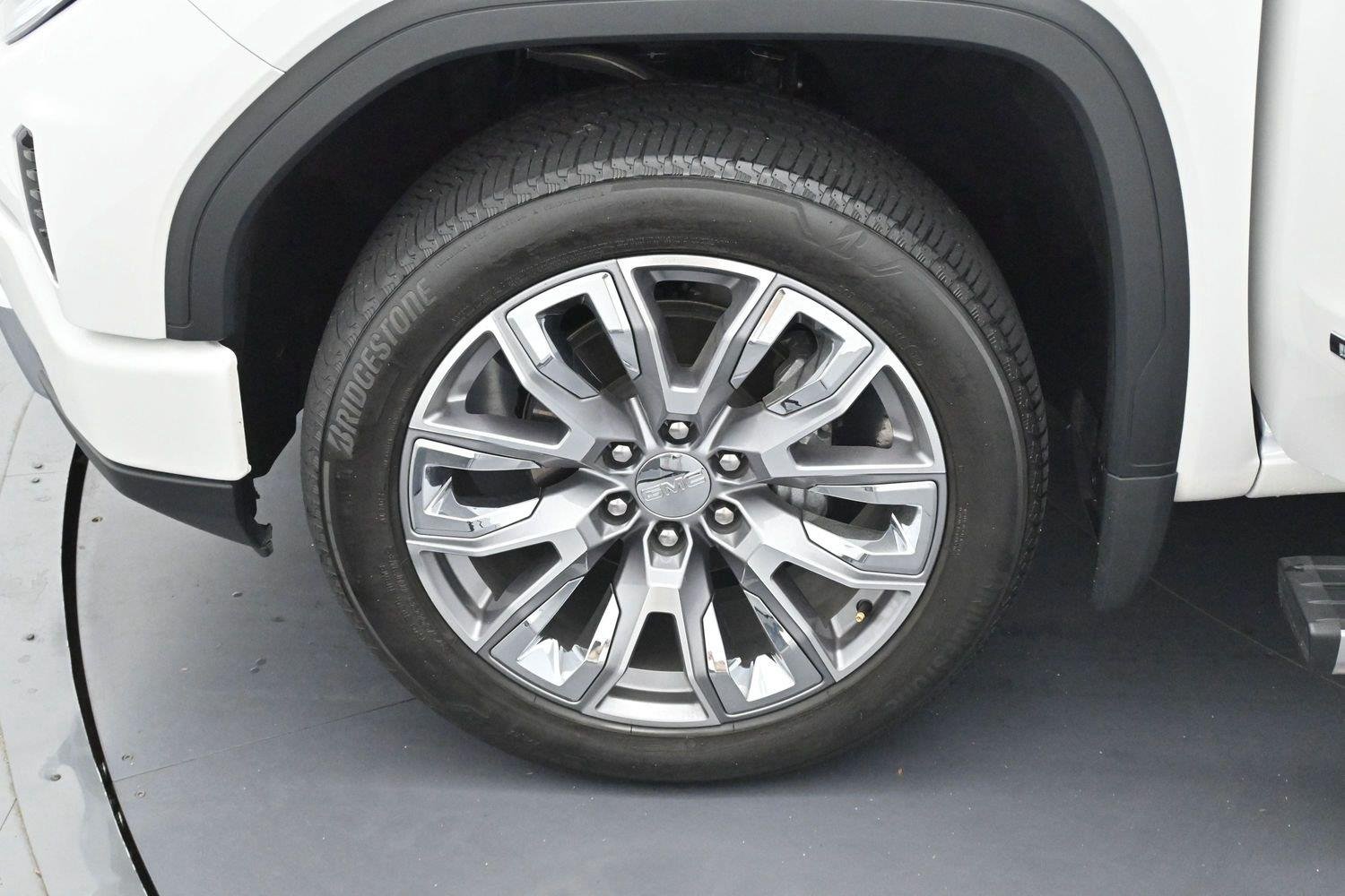 Used 2024 White Frost Tricoat GMC Denali image 36