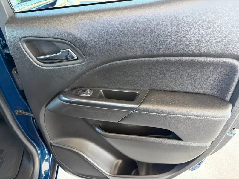 Used 2020 BLUE EMERALD METALLIC GMC 2WD SLE image 22