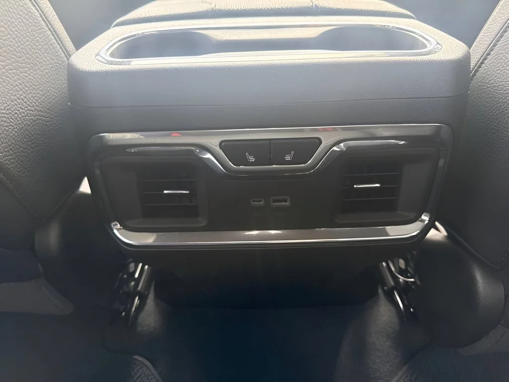 Used 2025 Onyx Black GMC Denali image 14