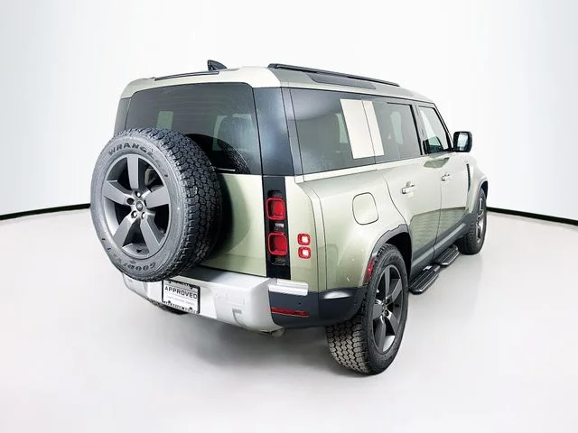 Used 2025 Green Land Rover S image 5