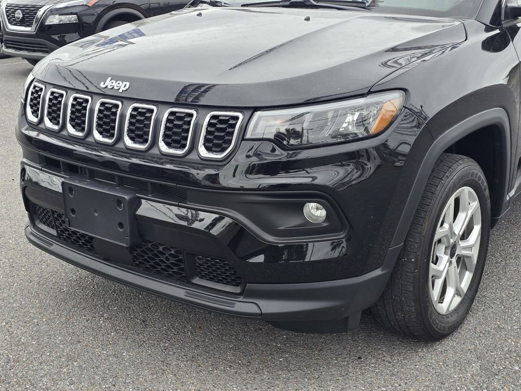Used 2025 Black Jeep Latitude image 10
