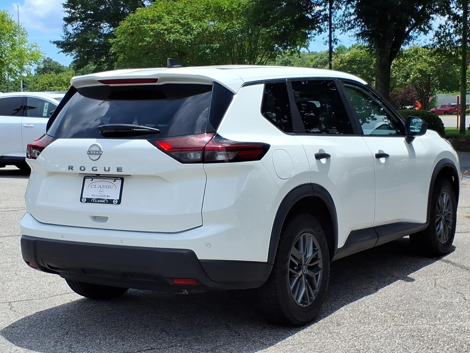 Used 2024 Glacier White Nissan S image 7