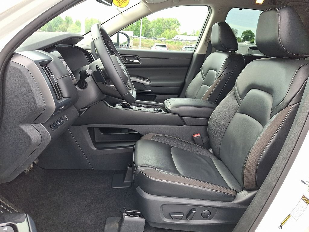 Used 2024 White Nissan SL image 15