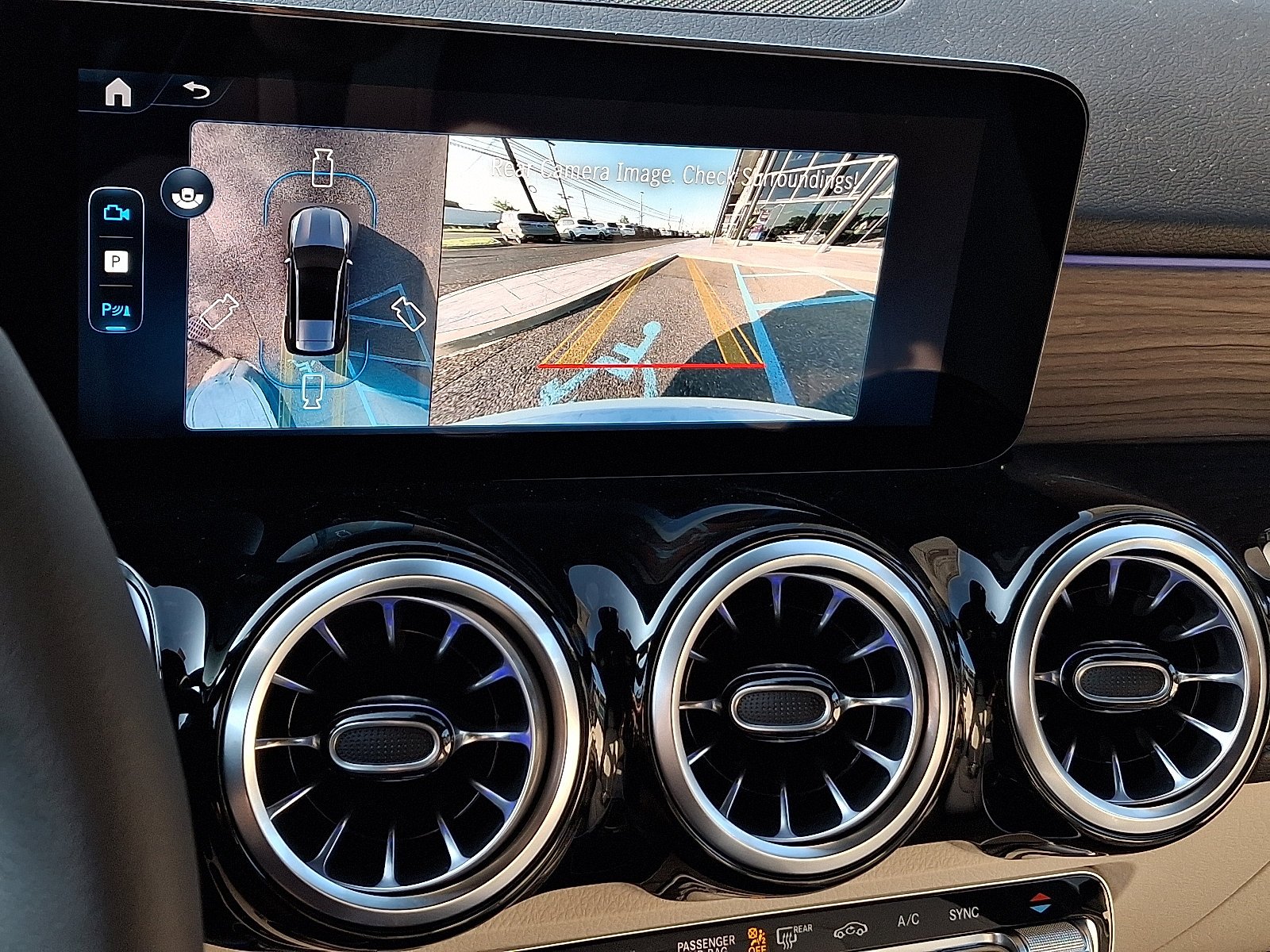 New 2026 Polar White Mercedes-Benz GLB 250 image 27