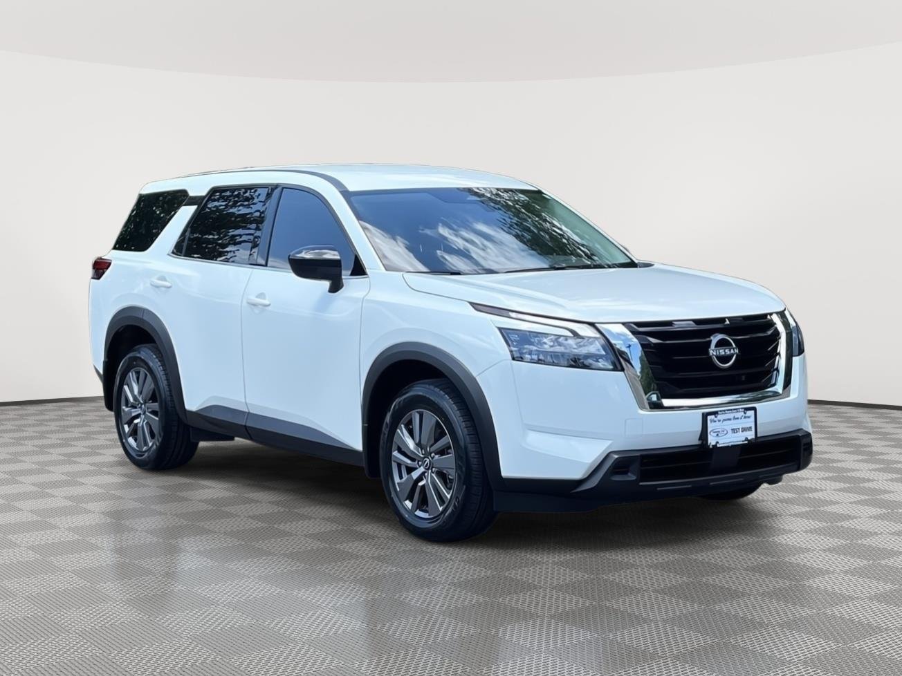 Used 2025 Glacier White Nissan S image 4