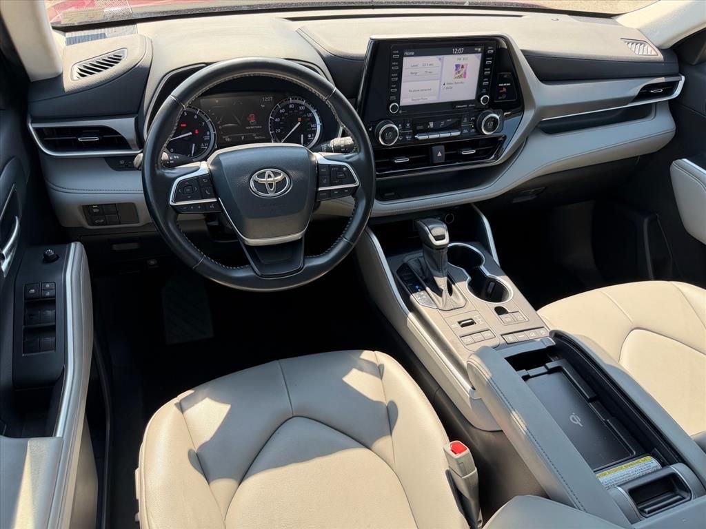 Used 2022 Red Toyota XLE image 17