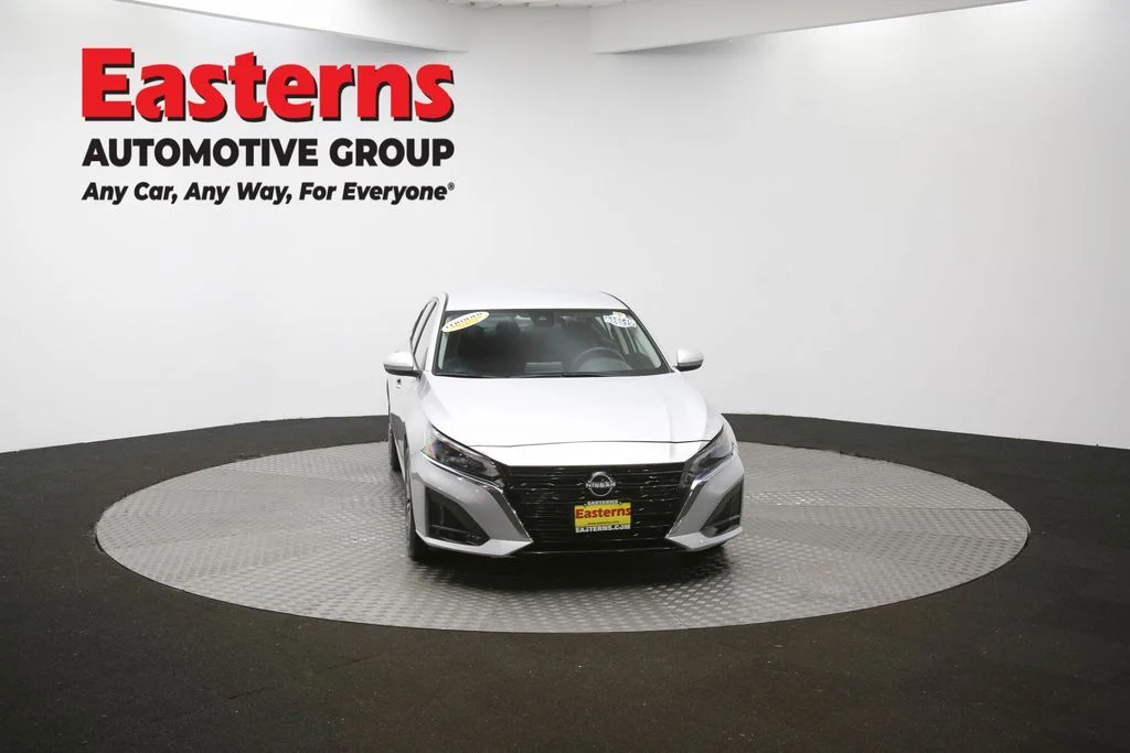 Used 2023 Silver Nissan 2.5 SV image 51