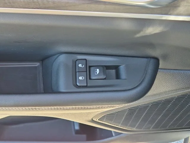 Used 2025 White Jeep Limited image 30