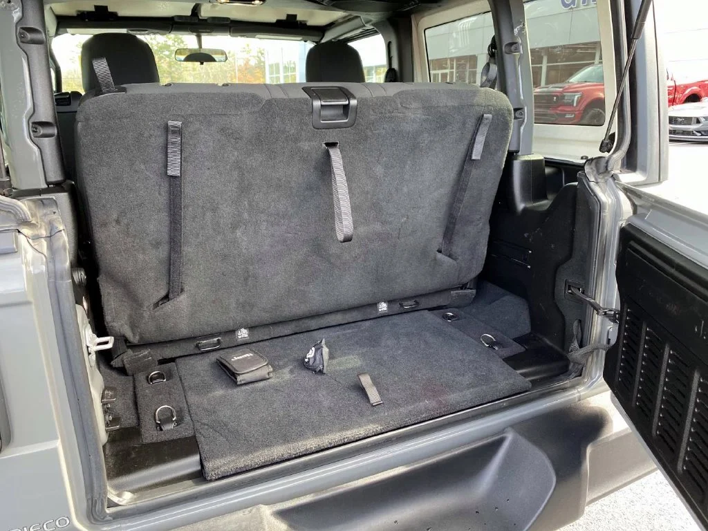 Used 2019 Gray Clearcoat Jeep Sport S image 5