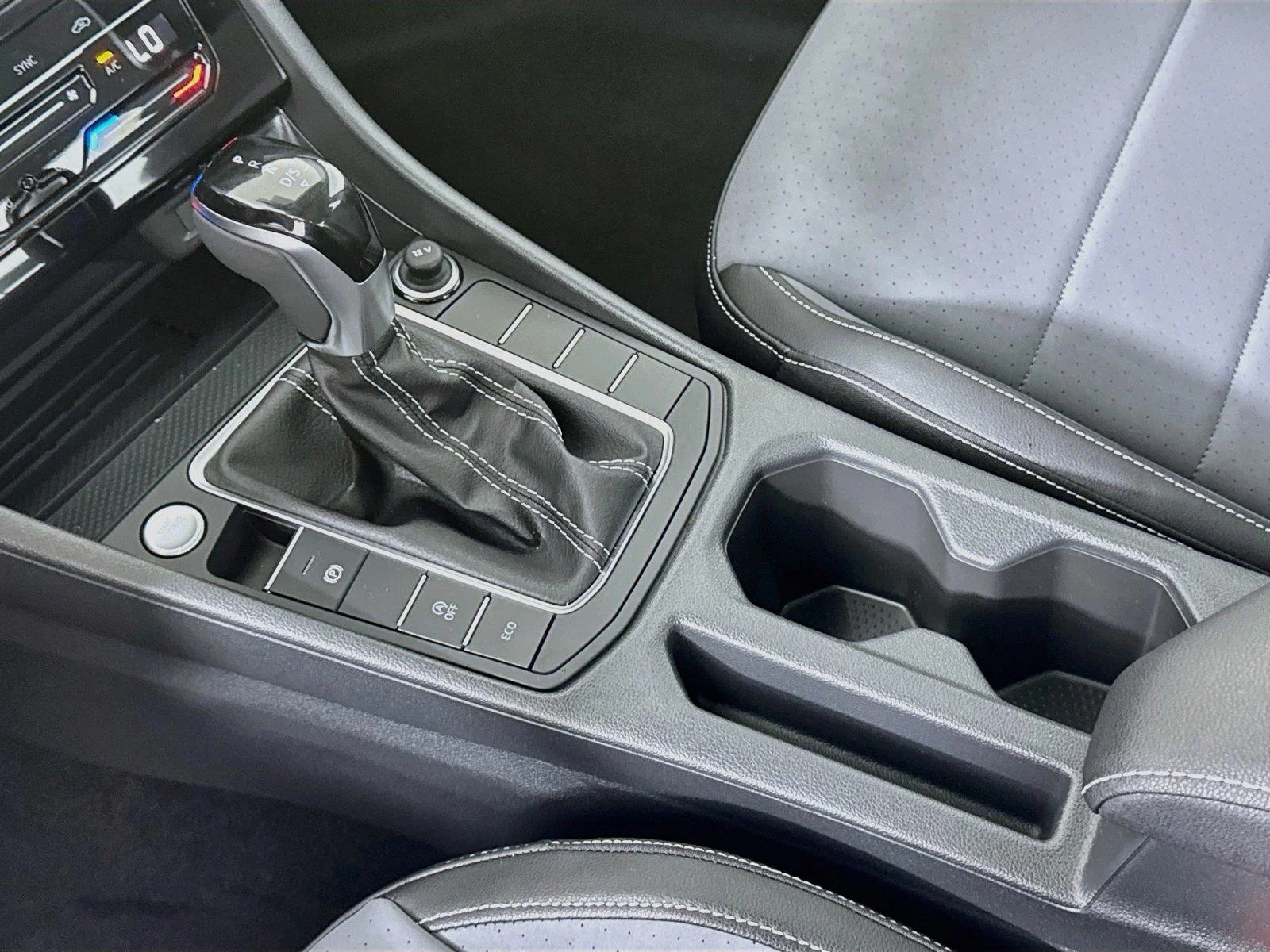 New 2027 GRAY Volkswagen SE image 16