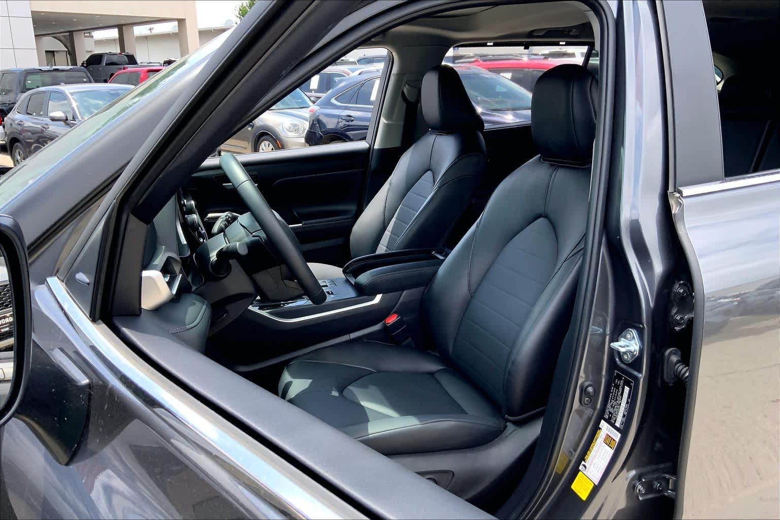 2025 Toyota Highlander XLE - Photo 8