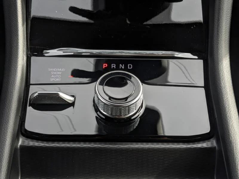 New 2025 White Jeep Limited - - 4x4 - Second row heated seats - Dual Pano Sunroof - Int FAM CAM & More! image 23