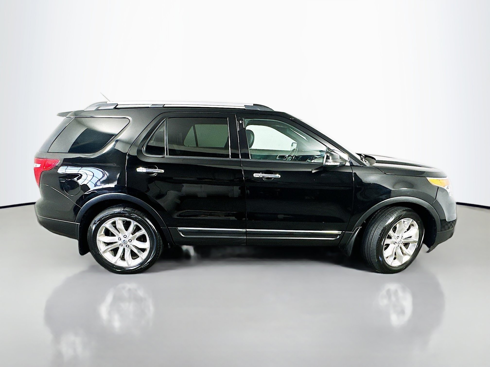 Used 2011 Black Ford XLT image 9