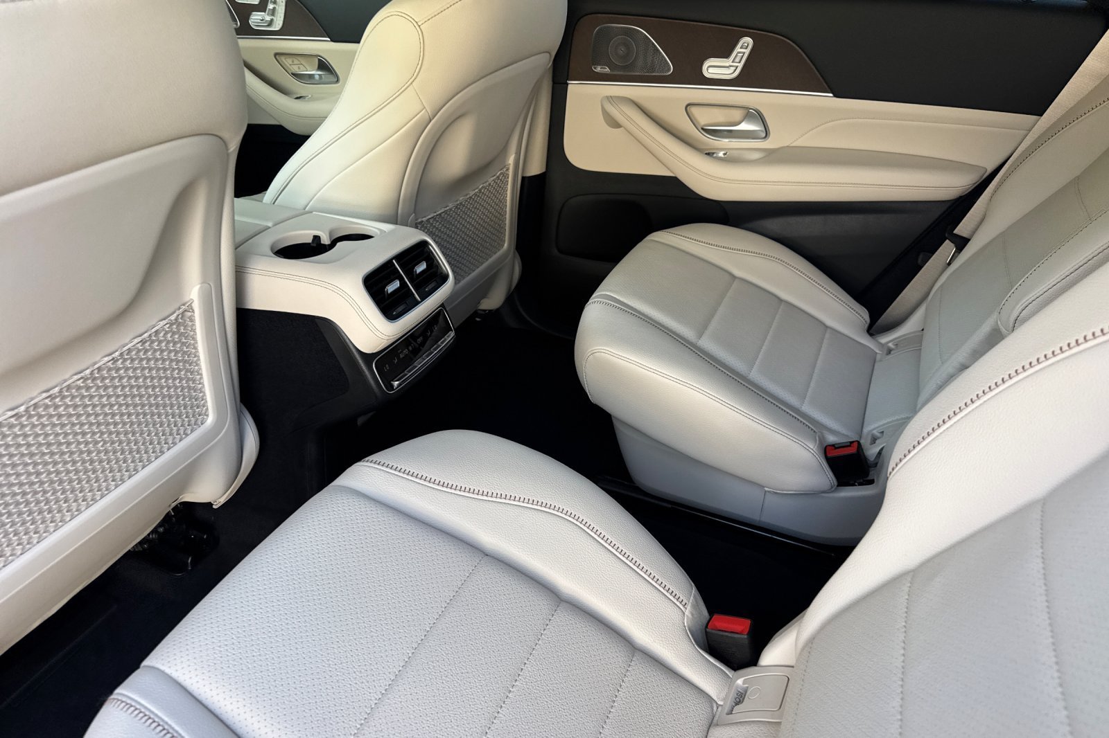 New 2027 Polar White Mercedes-Benz GLS 450 image 11