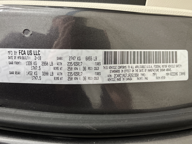 Used 2018 Granite Crystal Metallic Clearcoat Chrysler L image 34