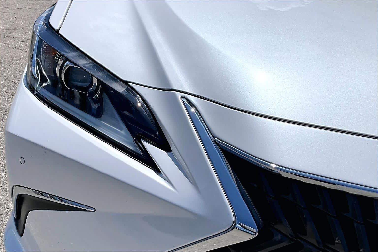 Used 2024 Eminent White Pearl Lexus  image 28