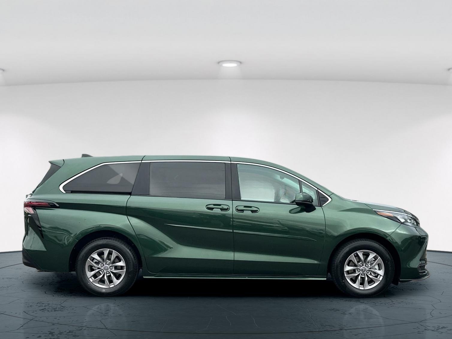 Used 2024 Cypress Toyota LE 4D Passenger Van image 7