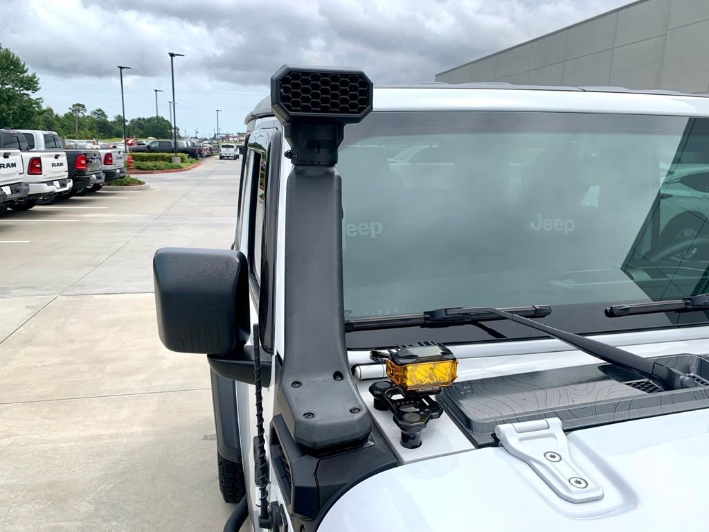 Used 2018 White Jeep Sport image 42