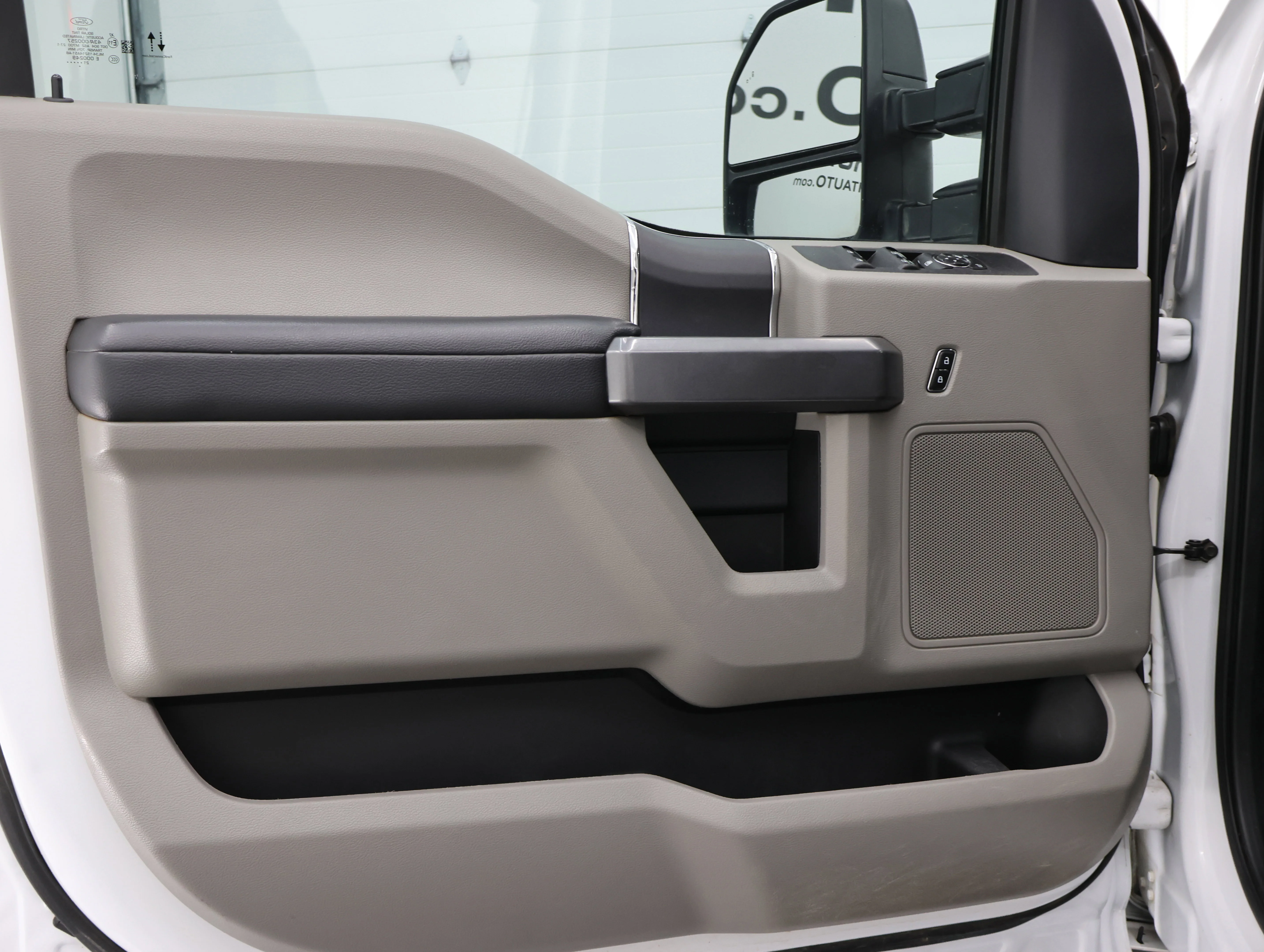 Used 2022 Oxford White Ford XLT image 38