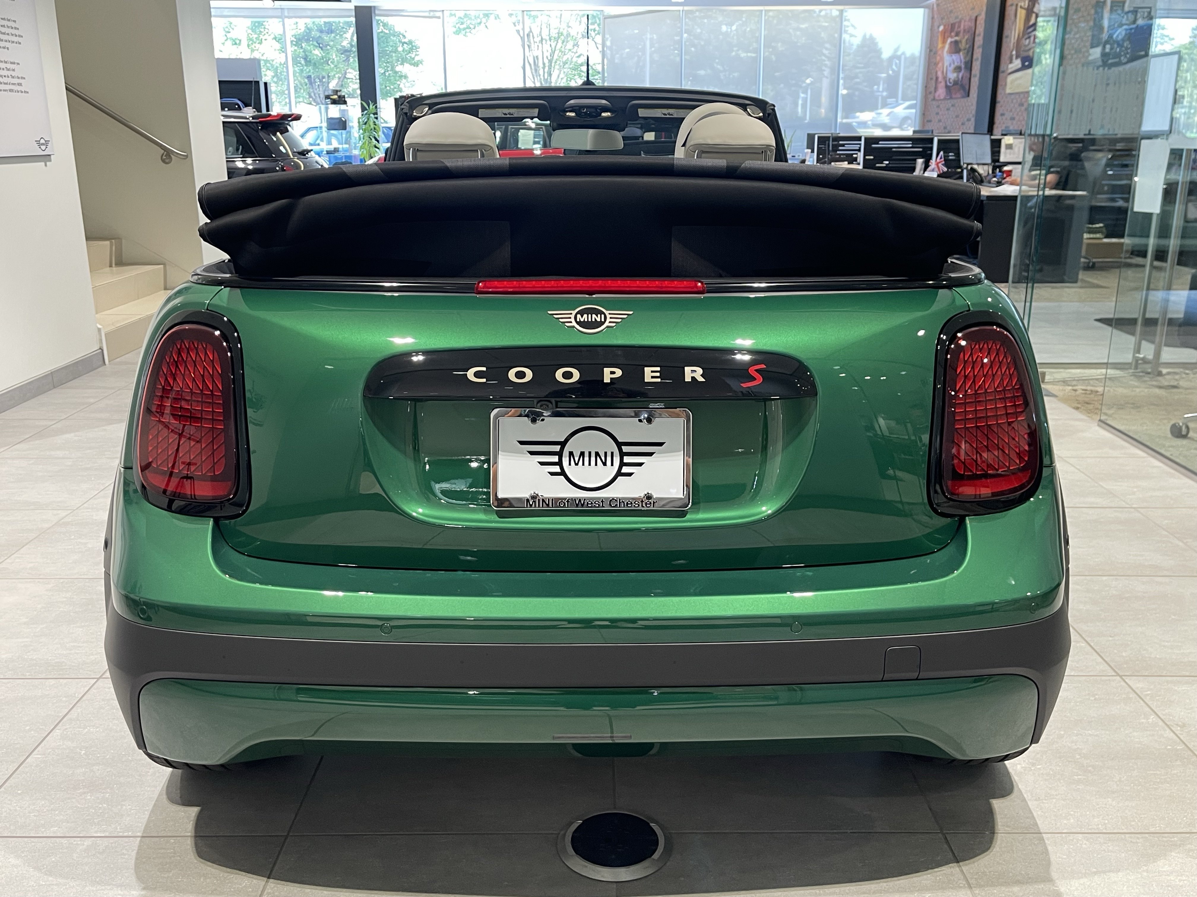 New 2026 British Racing Green IV Metallic MINI Iconic image 5