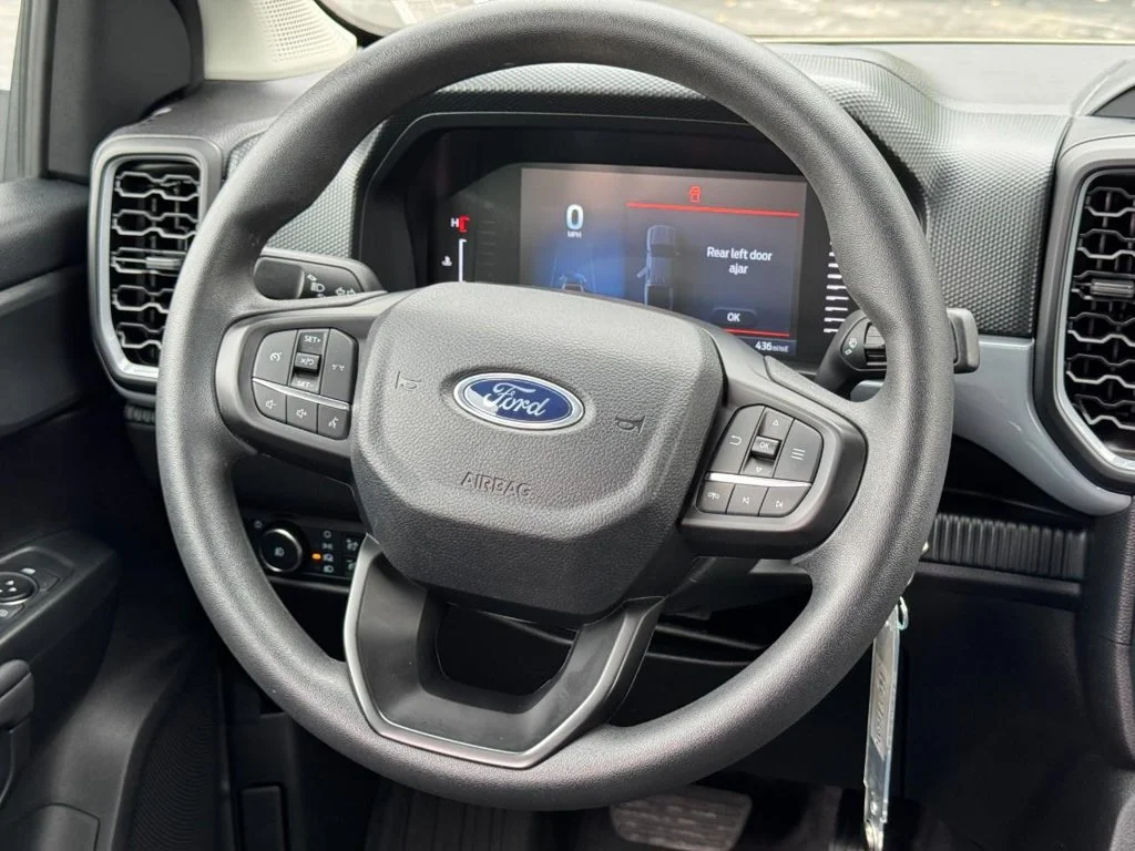 Used 2025 Beige Ford XL image 18
