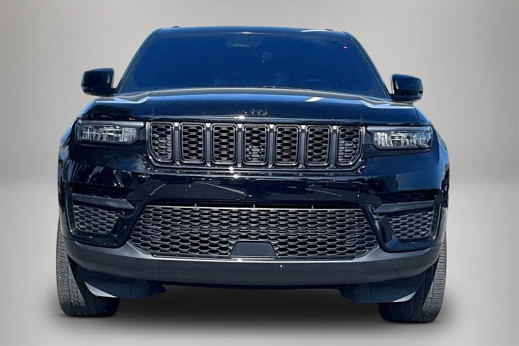 Used 2022 Black Jeep Altitude image 3