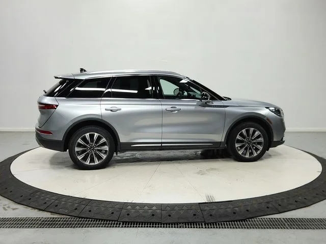Used 2022 Silver Lincoln Reserve image 9