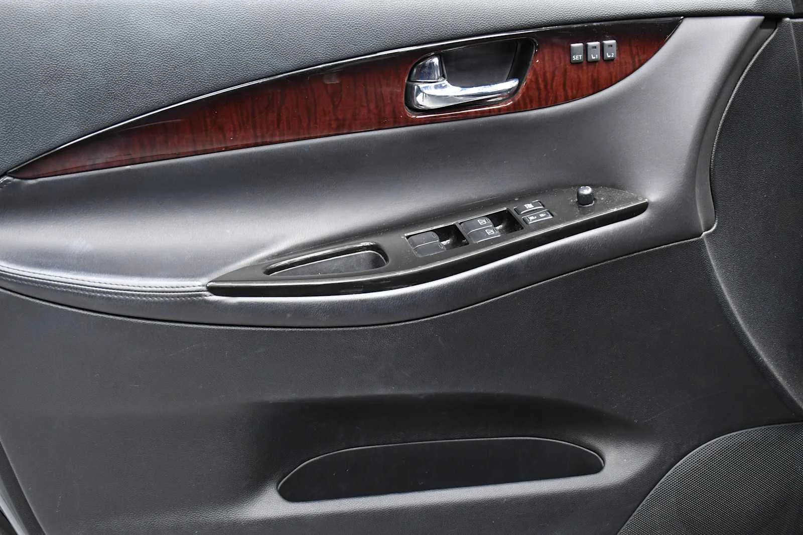 Used 2017 Graphite Shadow INFINITI  image 14