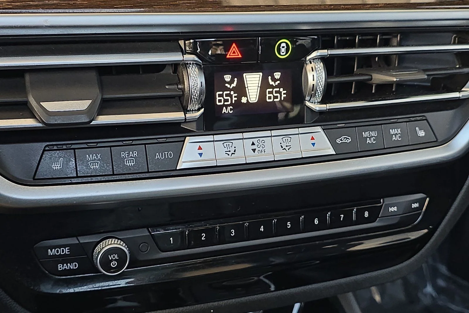 Used 2023 Black BMW xDrive30i image 18