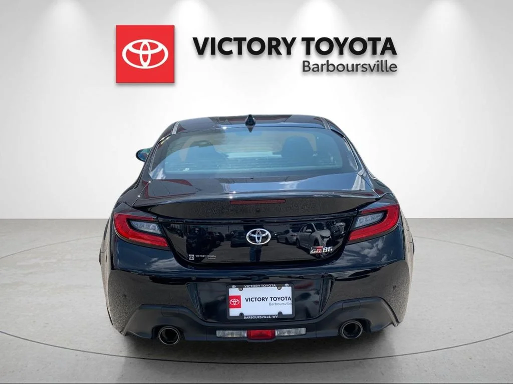 Used 2023  Toyota Base image 4