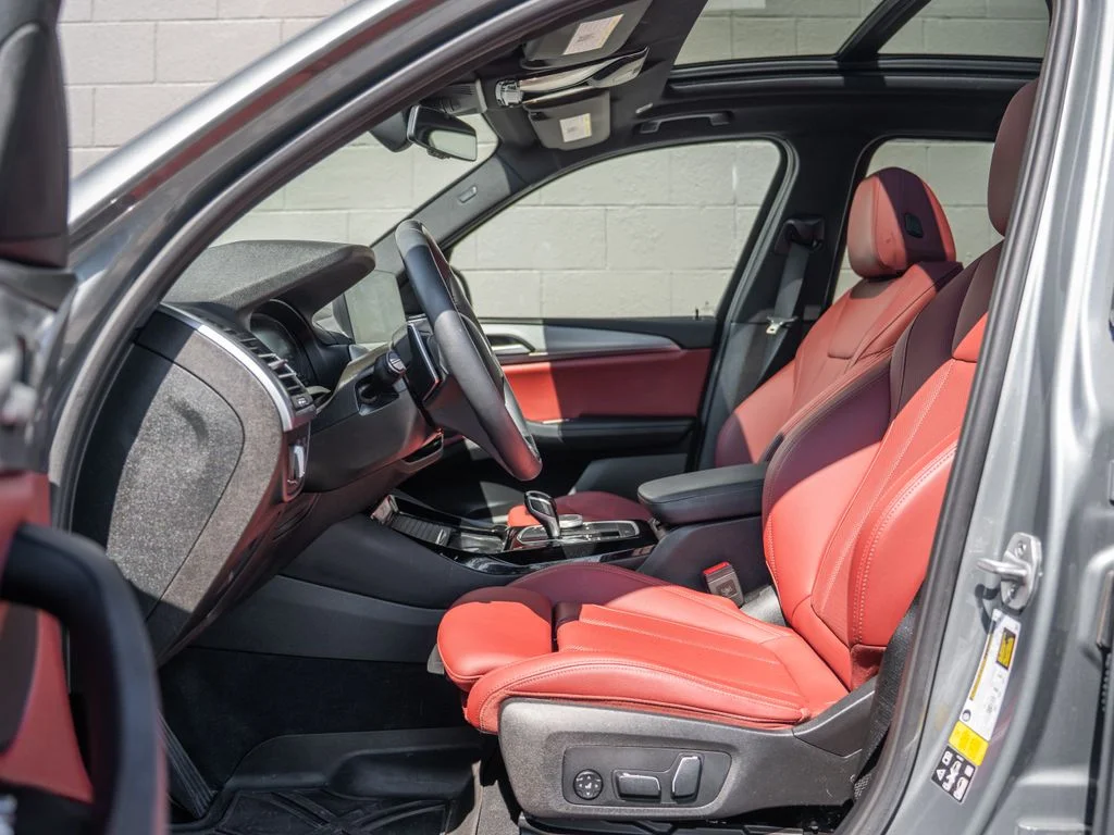 Used 2024 Gray BMW xDrive30i image 17
