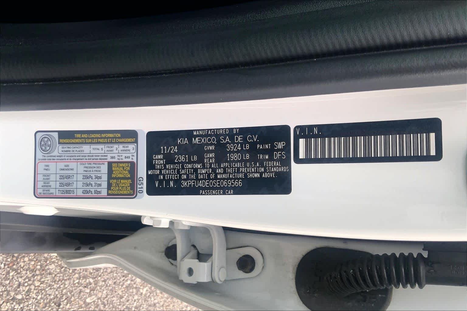Used 2025 Snow White Pearl Kia EX image 30