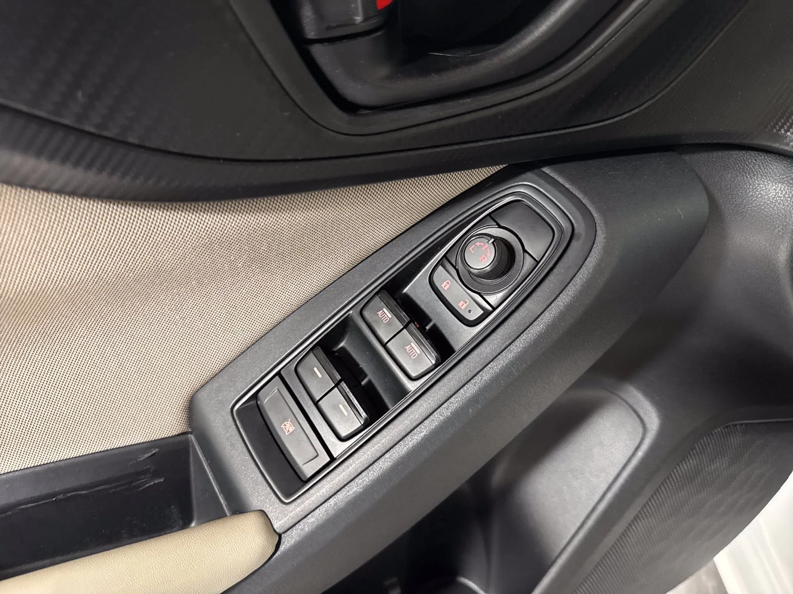 Used 2018 White Subaru 2.0i Premium image 12