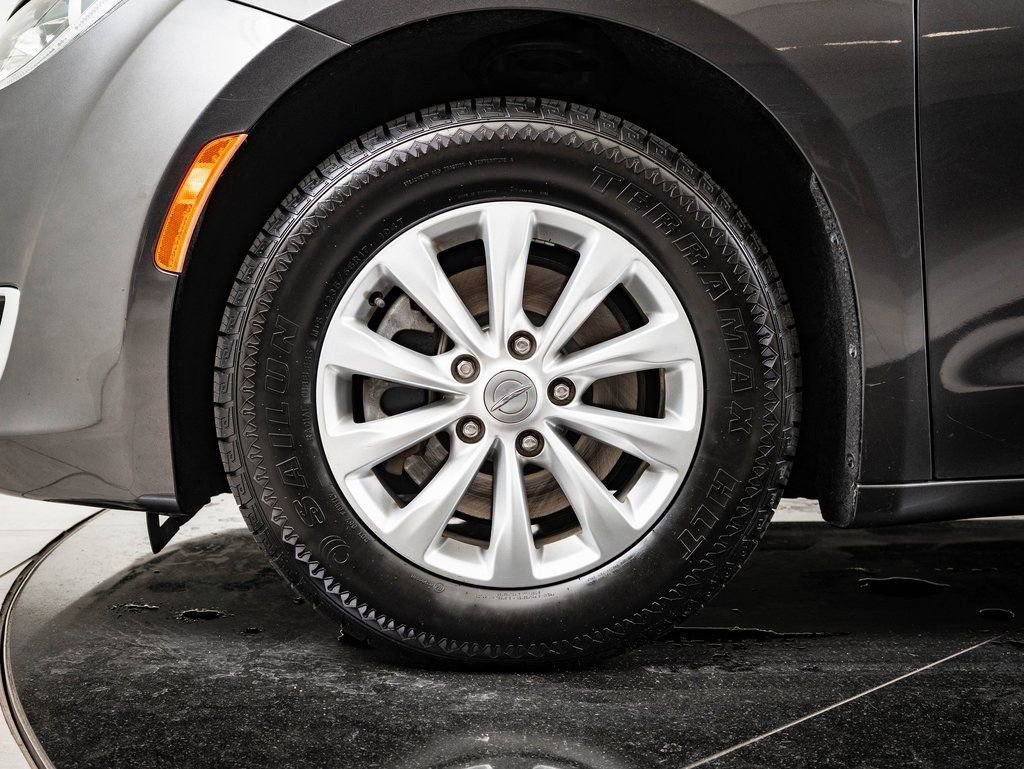 2019 Chrysler Pacifica Touring L - Photo 12