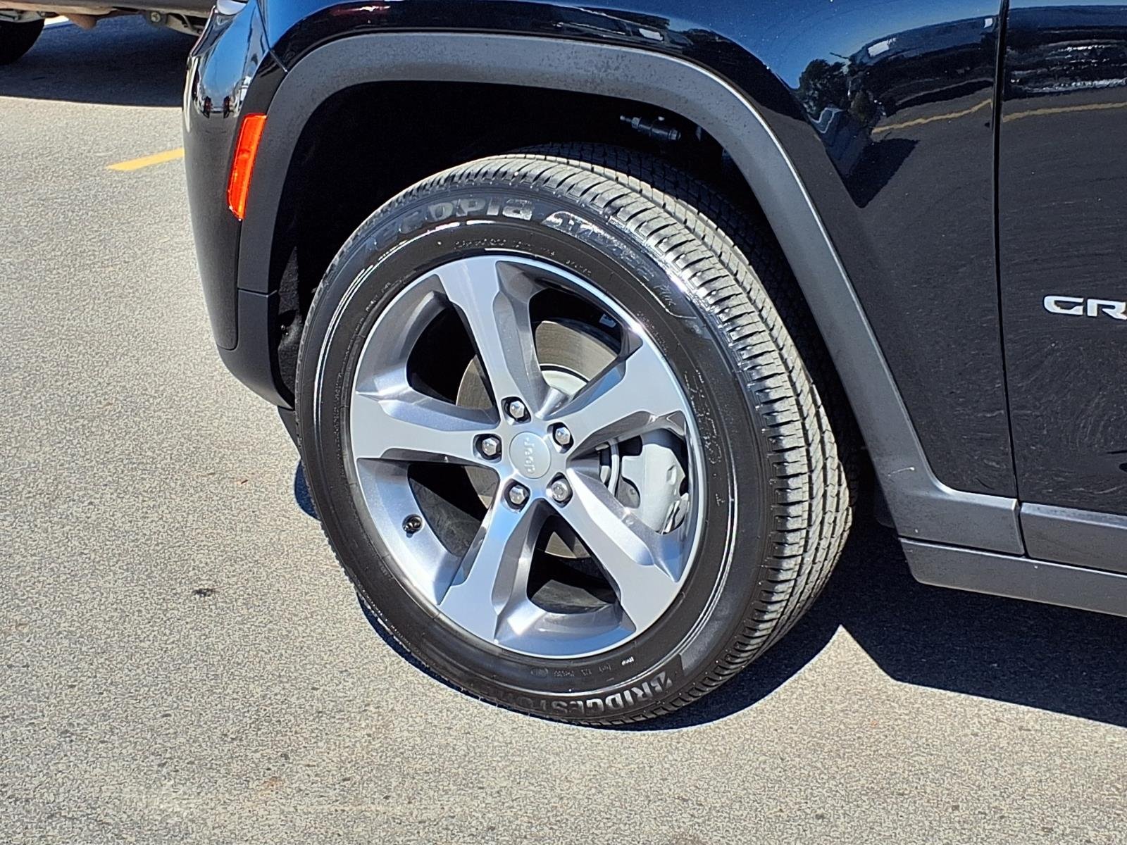 New 2026 Diamond Black Crystal Pearl Coat Jeep Limited image 29