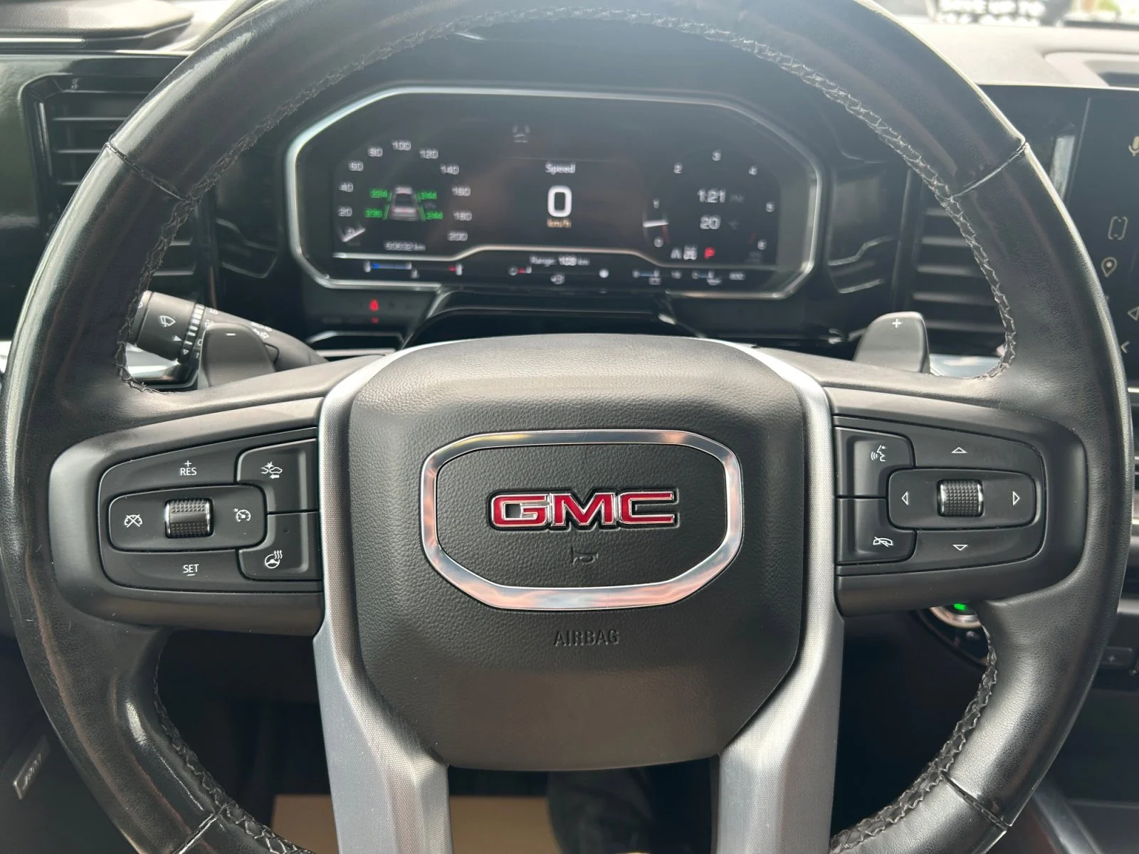 Used 2024 Red GMC SLT Crew Cab image 22