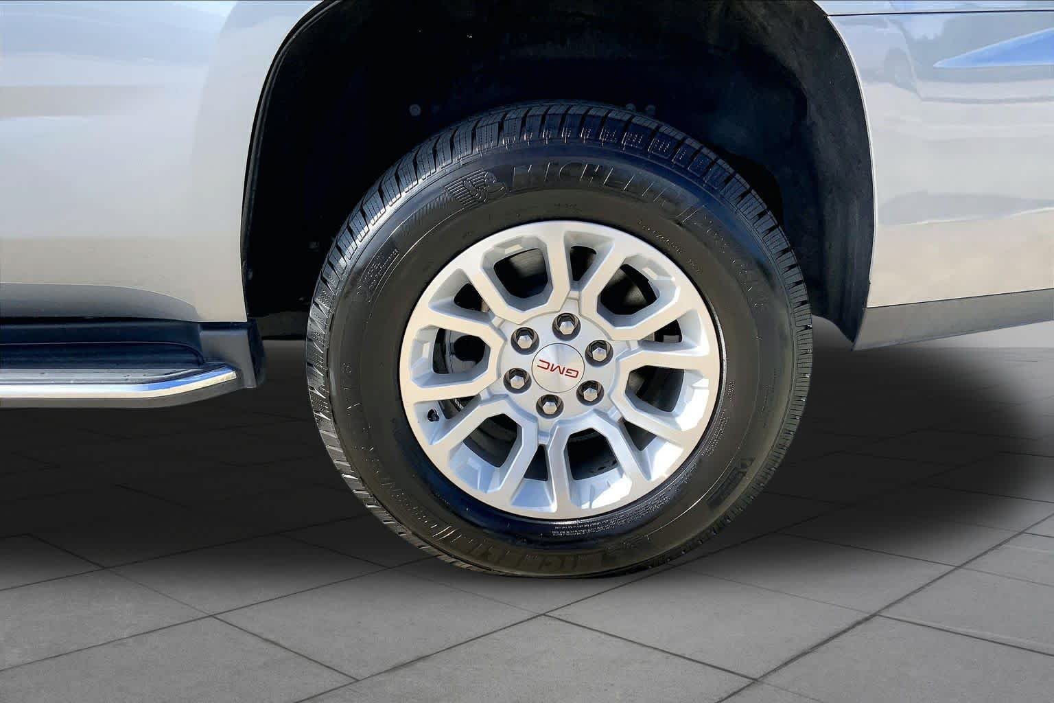 Used 2019 Satin Steel Metallic GMC SLT image 11