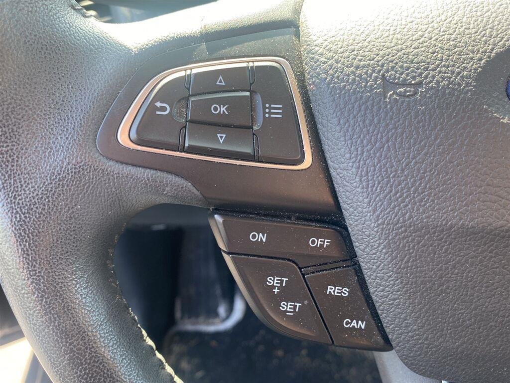 Used 2019 Shadow Black Ford SE image 18