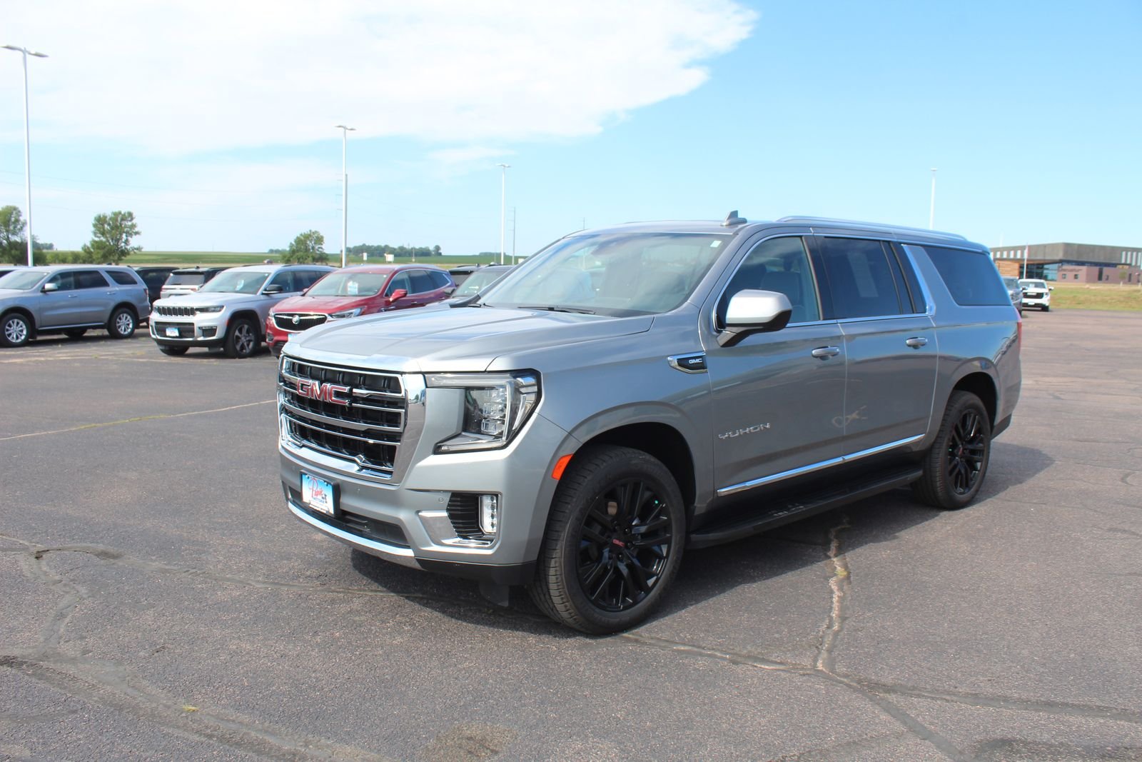 Used 2023 Sterling Metallic GMC SLT image 4