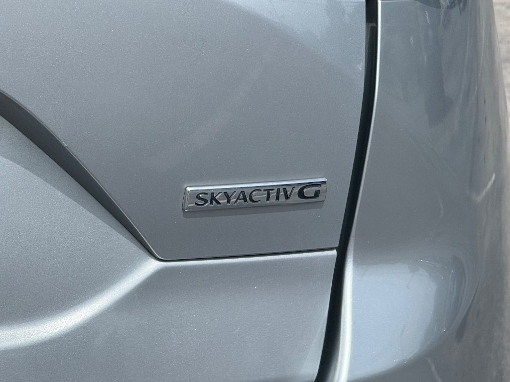 Used 2020 Sonic Silver Metallic Mazda Touring image 11