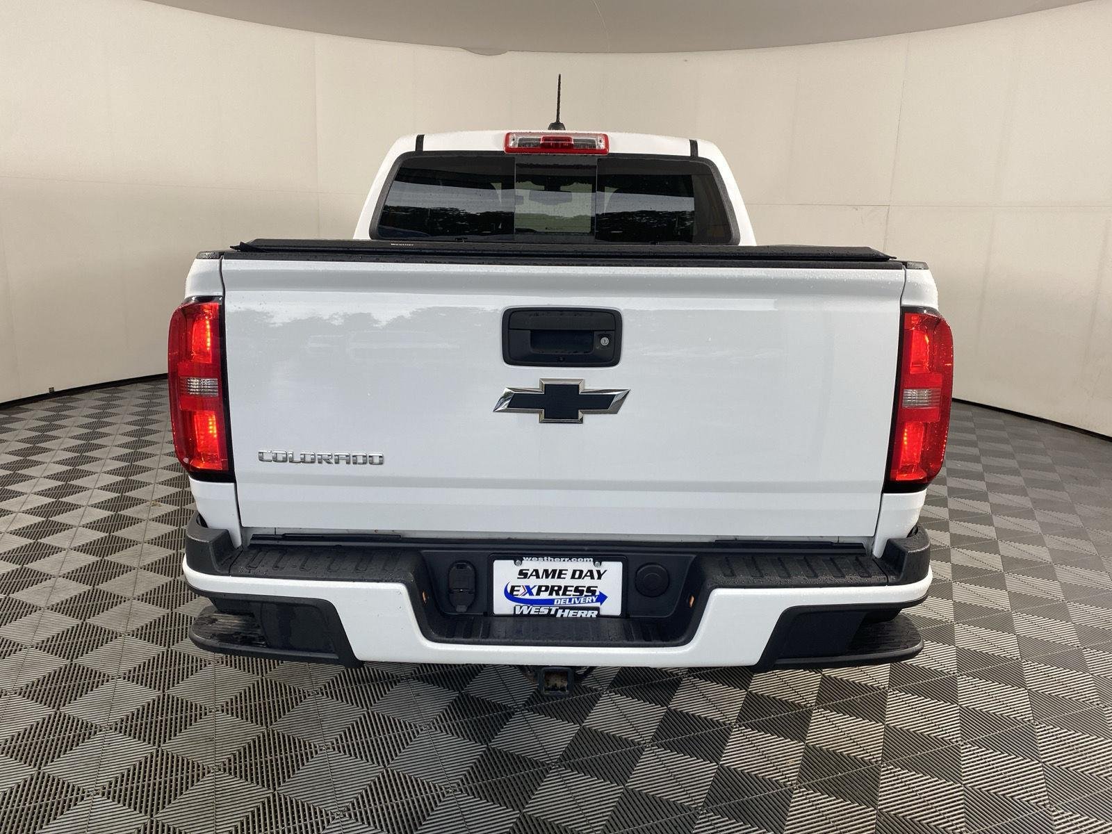 Used 2016 Summit White Chevrolet 4WD Z71 image 6
