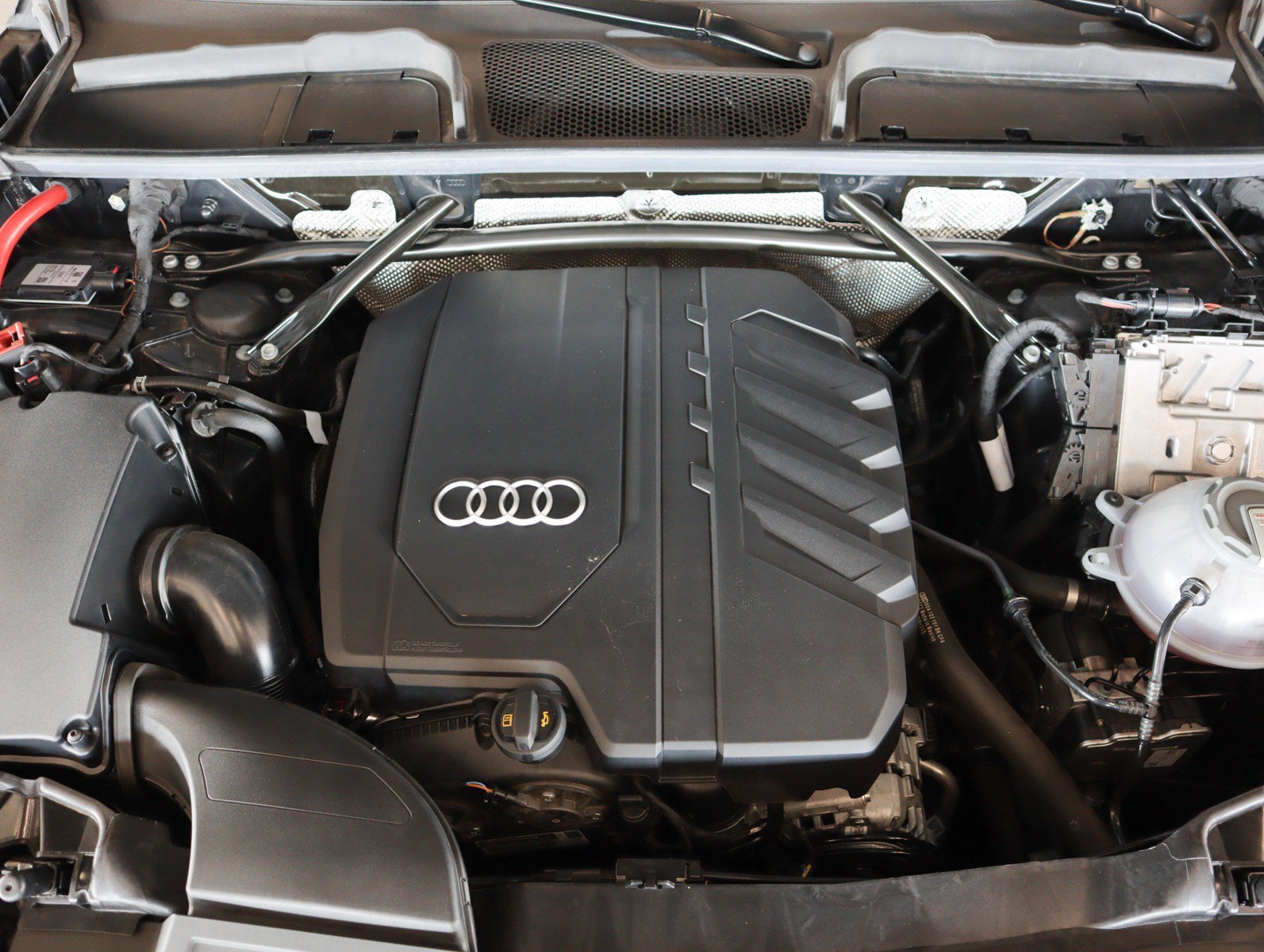 Used 2023 Daytona Gray Pearl Effect Audi S line Premium image 4