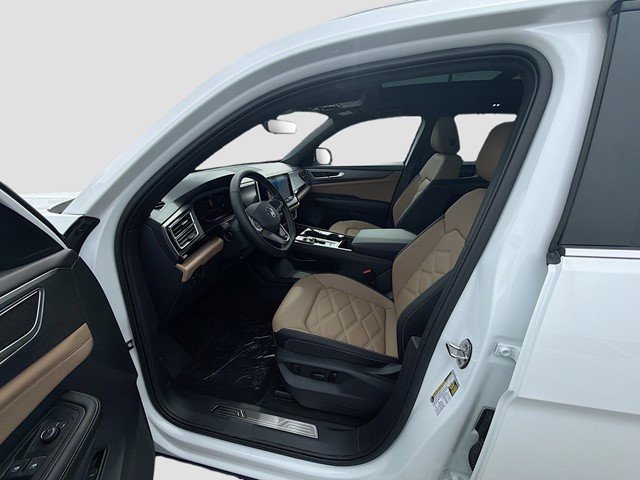 New 2026 Opal White Pearl Volkswagen 2.0T SE W/TECHNOLOGY image 16